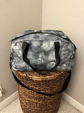Lululemon Athletica Blue/Gray Tie-Dye Duffel Bag